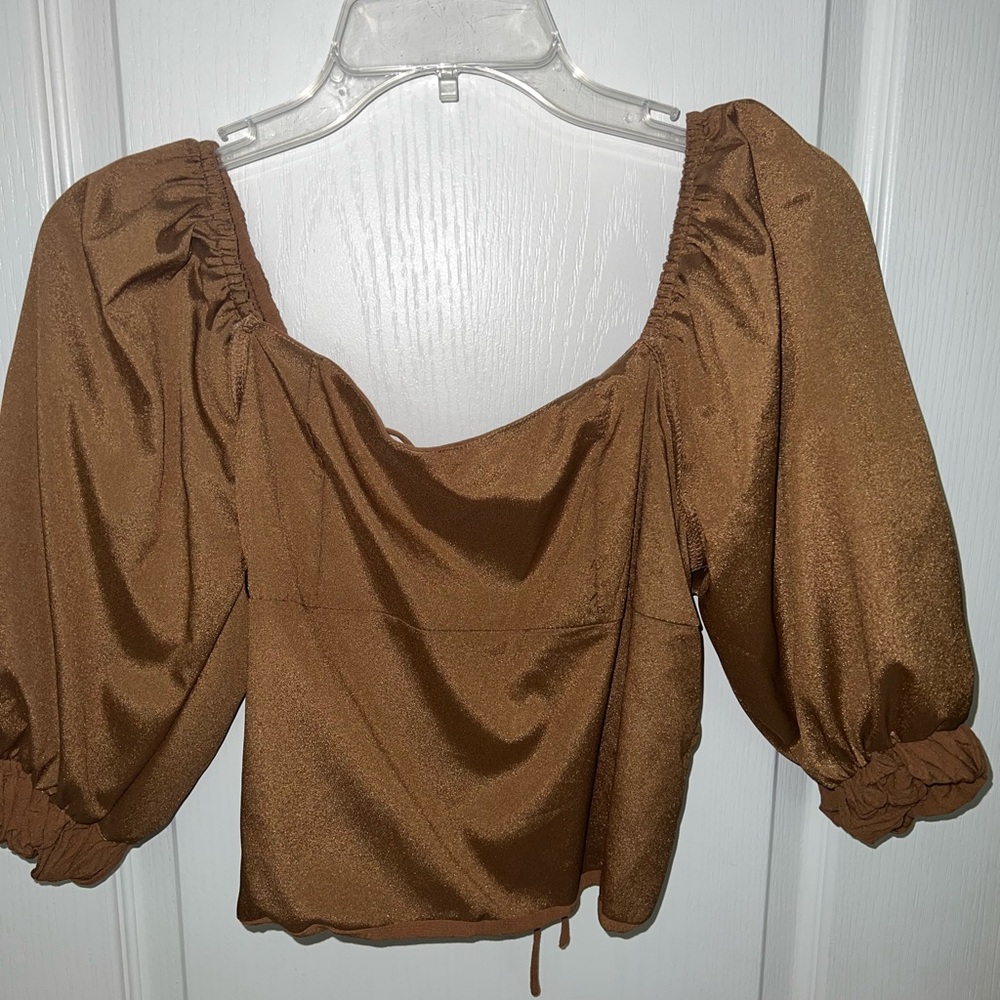 cute forever 21 lace up back top!!